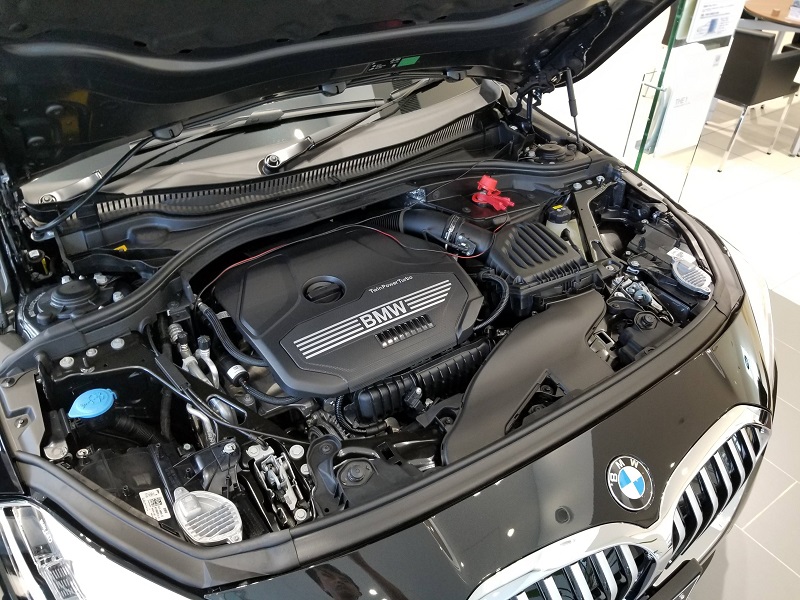 BMW新型1シリーズのエンジンルーム