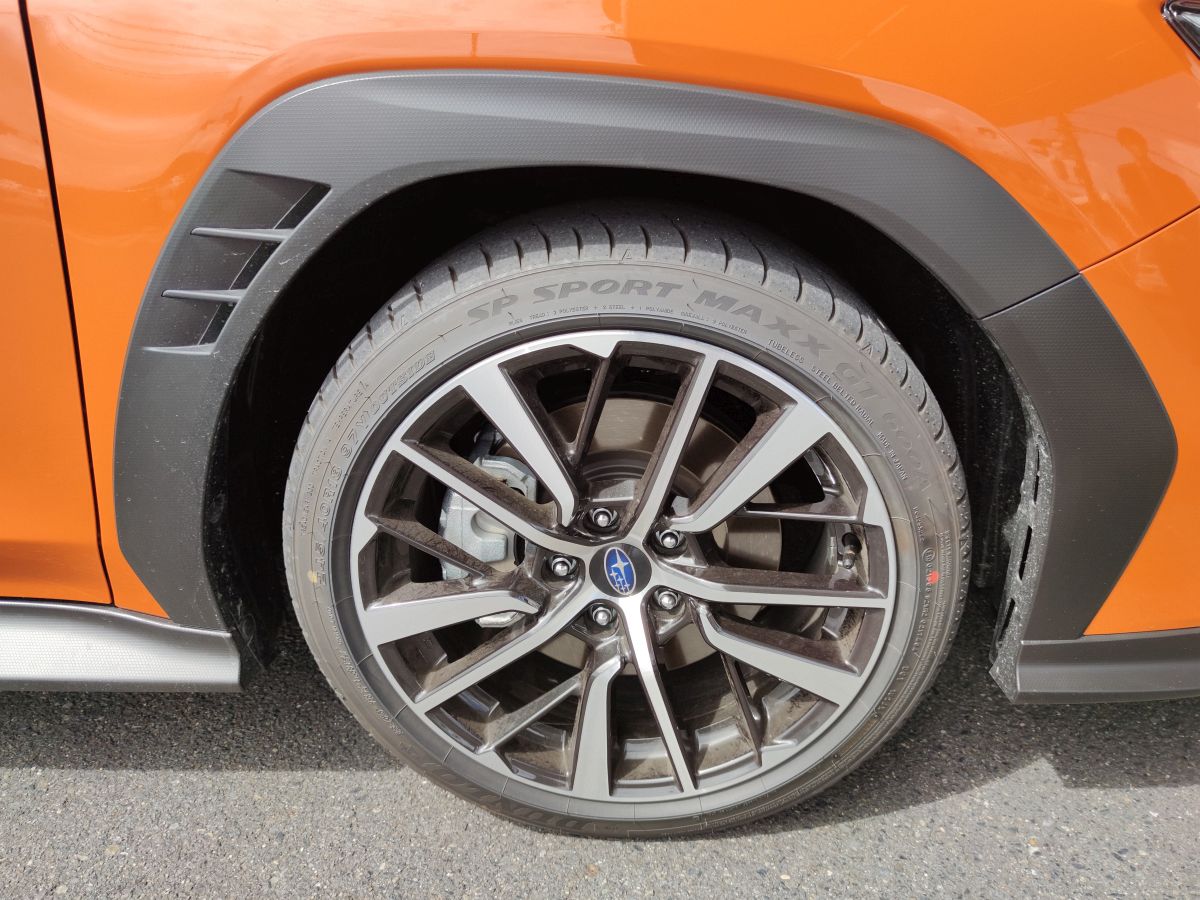 新型WRX S4の純正装着タイヤ