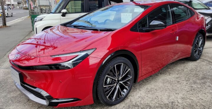 新型プリウスのエモーショナルレッドⅡ