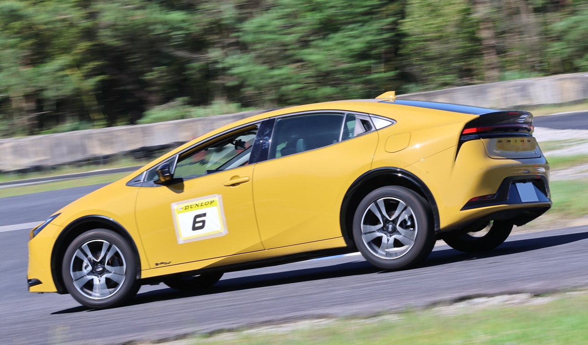 60プリウスの2.0LモデルでFFとE-fourと乗り比べ