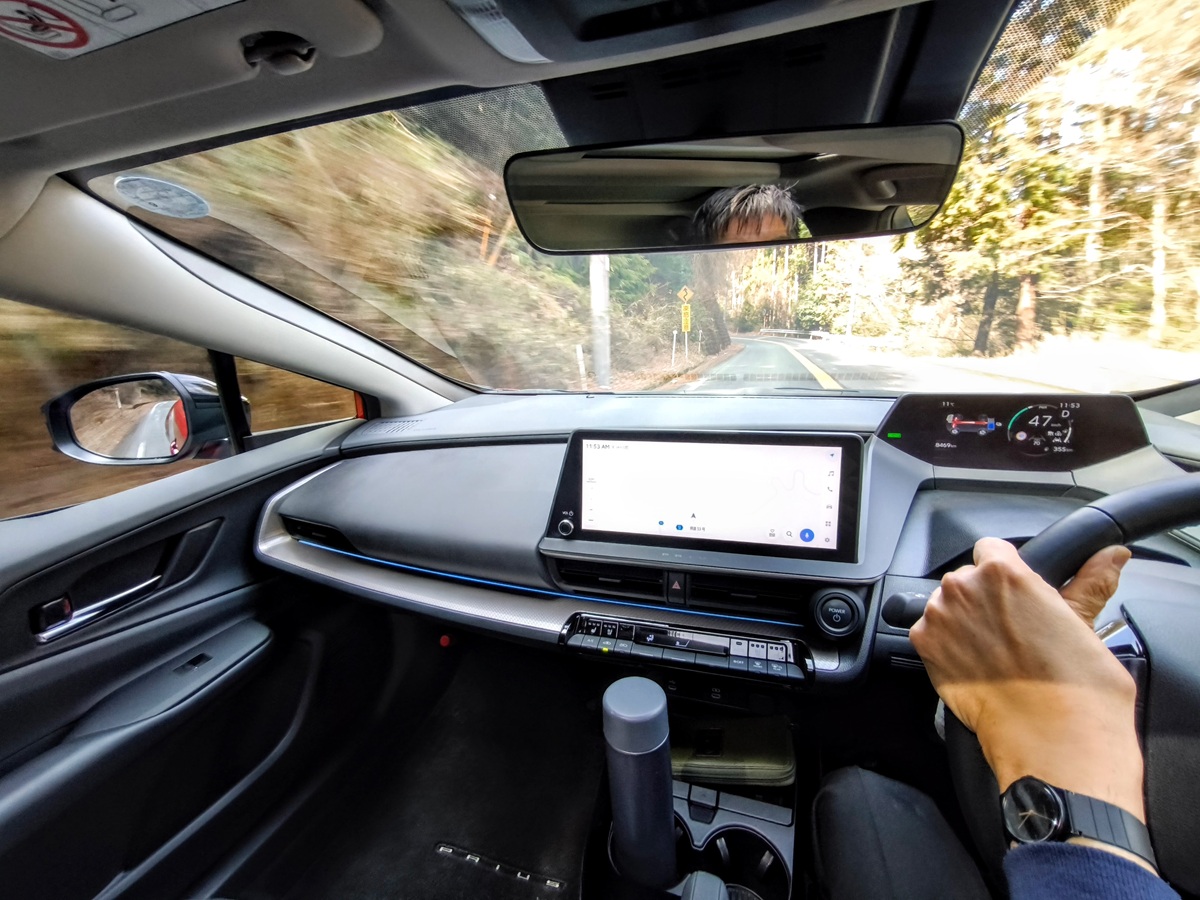 60プリウスの2.0LモデルでFFとE-fourと乗り比べ