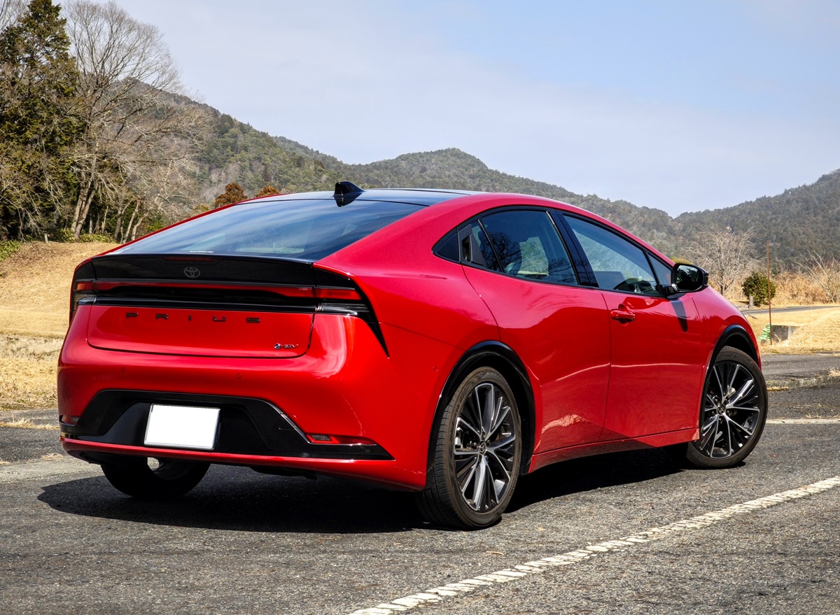 60プリウスの2.0LモデルでFFとE-fourと乗り比べ